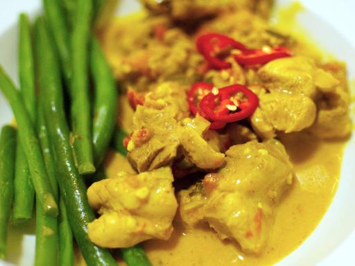 Recipe: Sri Lankan chicken curry, finished dish.