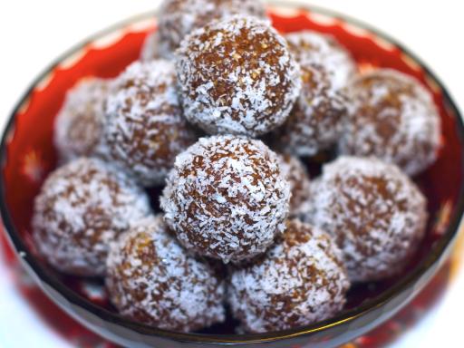 Recipe: Healthy chocolate truffles, finished dish.