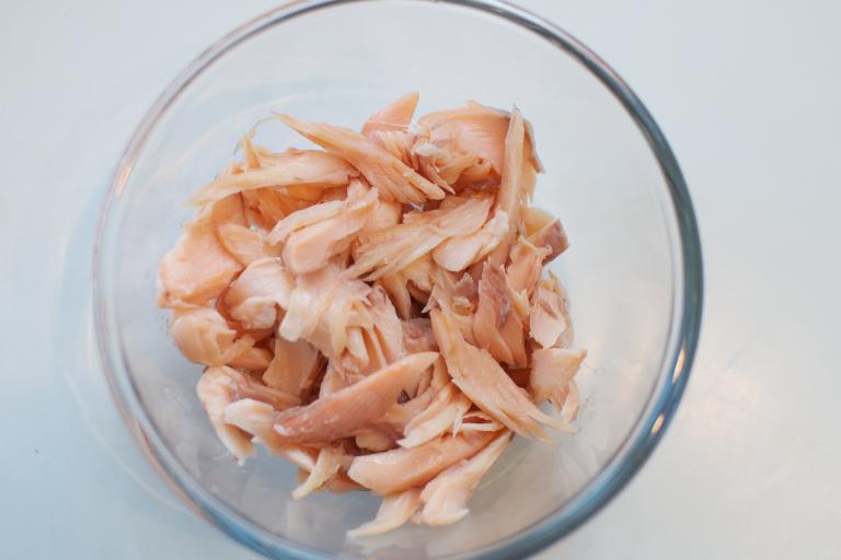 Recipe: Eggs en cocotte with smoked trout. Step b.